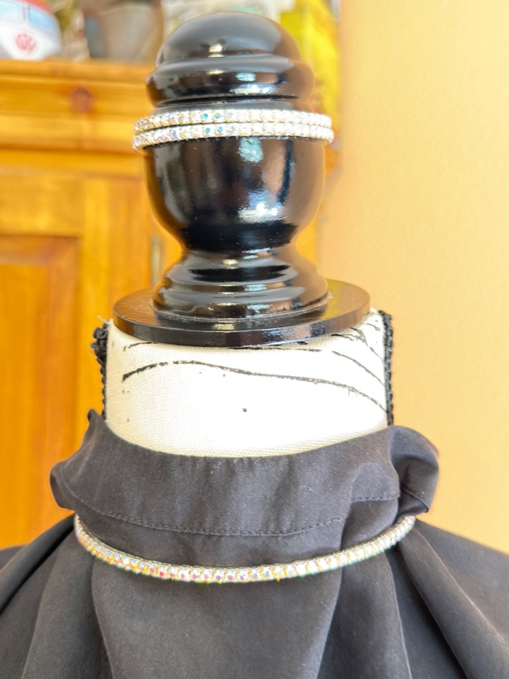 Vintage 90’s Beautiful sparkly chocker with bracelet.